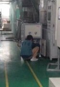 新腾杰工程师正在惠州某厂安装冷水机